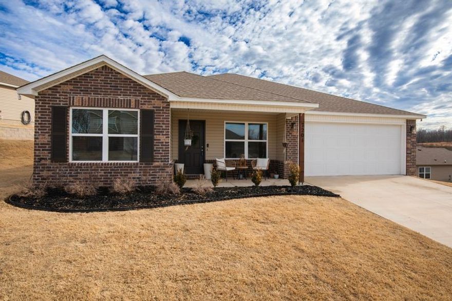 This inviting home features a spacious living area, a well-appointed eat-in kitchen. and recent upgrades that include a living room fireplace and a new 20x10 patio—perfect for outdoor entertaining. Ideally located just 18 minutes from Downtown Bentonville and only 10 minutes from XNA Airport. The split floor plan offers privacy, while 10-foot ceilings, a corner lot, and the ease of single-story living complete the appeal! An osmosis water filtration system is in place, and the washer, dryer, and TV convey!