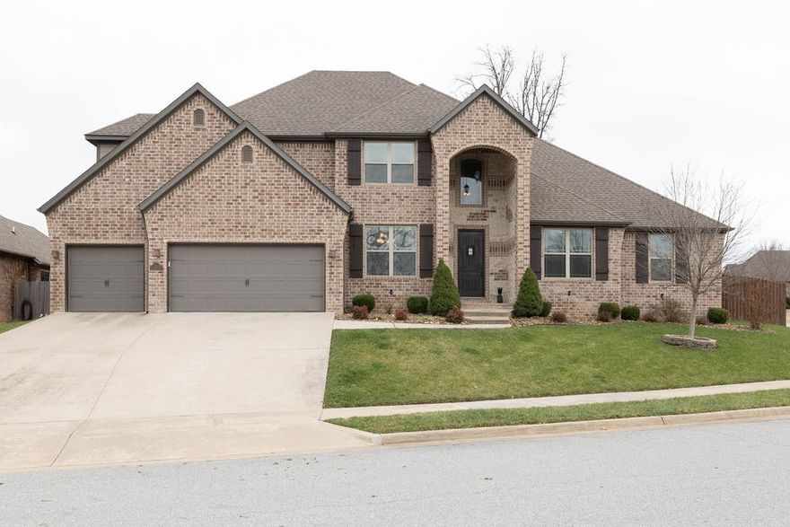 Start the New Year in this stunning centrally located Bentonville home offering 5b/4b/3c! Hop on the Slaughter Pen Bike Trail located on YOUR cul de sac, enjoy the access to I-49, Crystal Bridges, top rated schools & all the coolness Bville has to offer. Impossible to find floor plan with 4 bedrooms on the main level! Impossible to find floor plan with 4 bedrooms on the main level! The primary suite offers 2 HUGE walk-in closets, and a detailed spa-like bathroom!