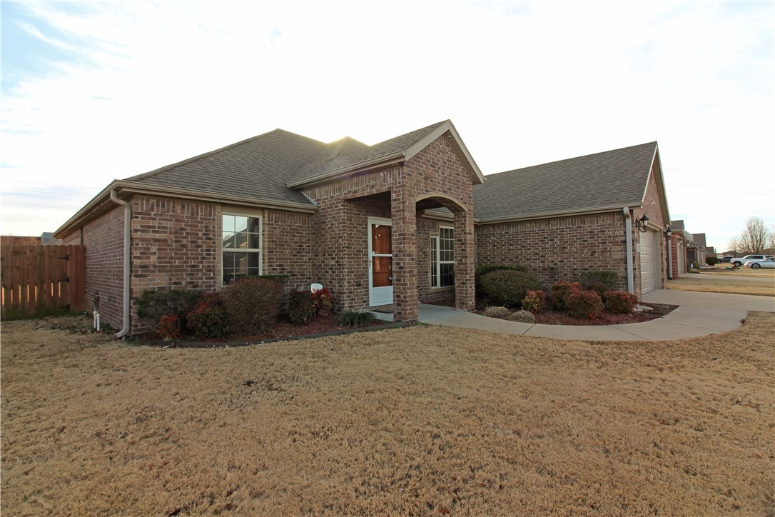Beautiful 4 bedroom 2 bath all brick home situated between Centerton and Bentonville. Quick access to d/town Bentonville and to the fast growing City of Centerton activities. Galley style Kitchen is spacious with ss appliance package and solid wood cabinetry. Double vanities in primary bathroom suite with custom built tile and rock rain shower. Large privacy fenced back yard. Occupied. 24 hr. notice