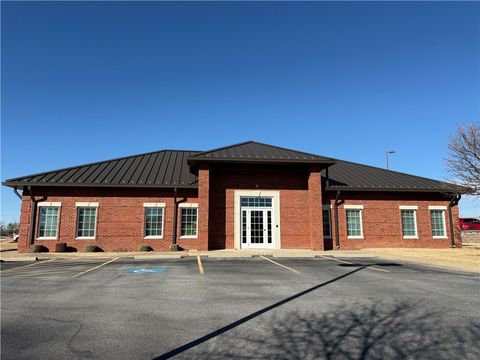 Photo of 3702 W Southern Hills Boulevard, Rogers, AR 72758 (MLS # 1332052)