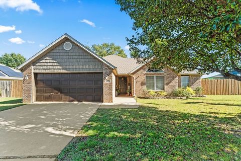 Photo of 421 Crystal Street, Lowell, AR 72745 (MLS # 1326344) Photo of 421 Crystal Street, Lowell, AR 72745 (MLS # 1326344)