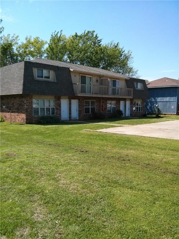 Large 2 bedroom 1.5 bath townhouse with deck off front and fenced patio behind. New carpeting, paint, refrigerator, stove, and new fencing back yard. No interior smoking allowed. $35 application fee non refundable per adult and a minimum FICO score of 625 per adult seeking for final approval. Arkansas Real Estate Broker Owned property. Pets consider with a Pet deposit of $400 non-refundable per pet (max 1 pet) and $25/mo per pet with dog breed restrictions.