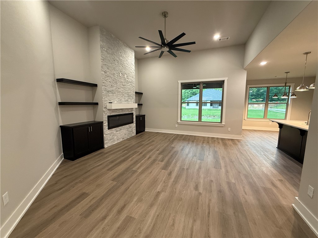 OAK BROOK SUB PH 1-SILOAM SPRINGS - Residential