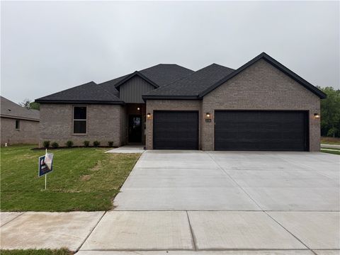 Photo of 2106 N Dagan Street, Siloam Springs, AR 72761 (MLS # 1344571)