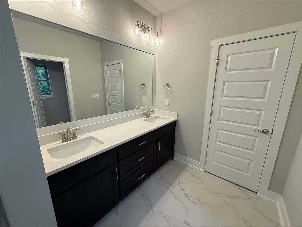 OAK BROOK SUB PH 1-SILOAM SPRINGS - Residential