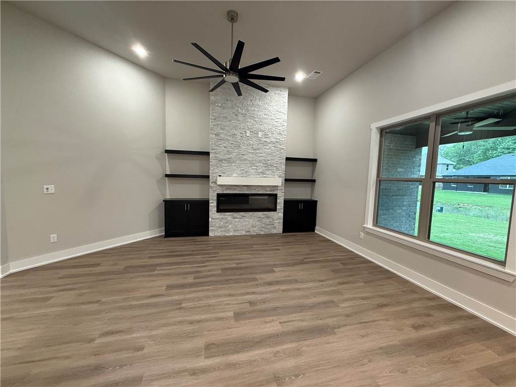 OAK BROOK SUB PH 1-SILOAM SPRINGS - Residential