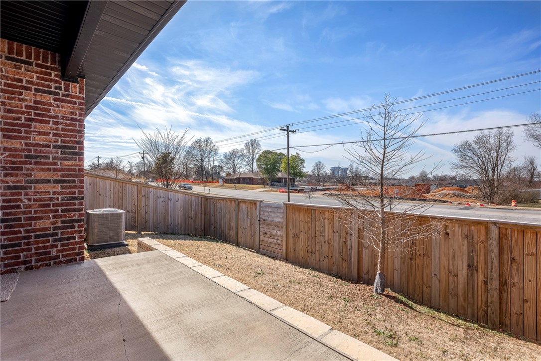 Dixieland Twnhms Rogers - Residential Lease