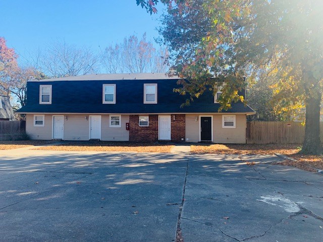 Nice 2 bedroom, 1 bath town home convenient to the U of A. WiFi will be provided for an additional $25 per month. Water and trash paid by landlord. Washer and dryer provided. Call for any additional information or a private showing. References required.