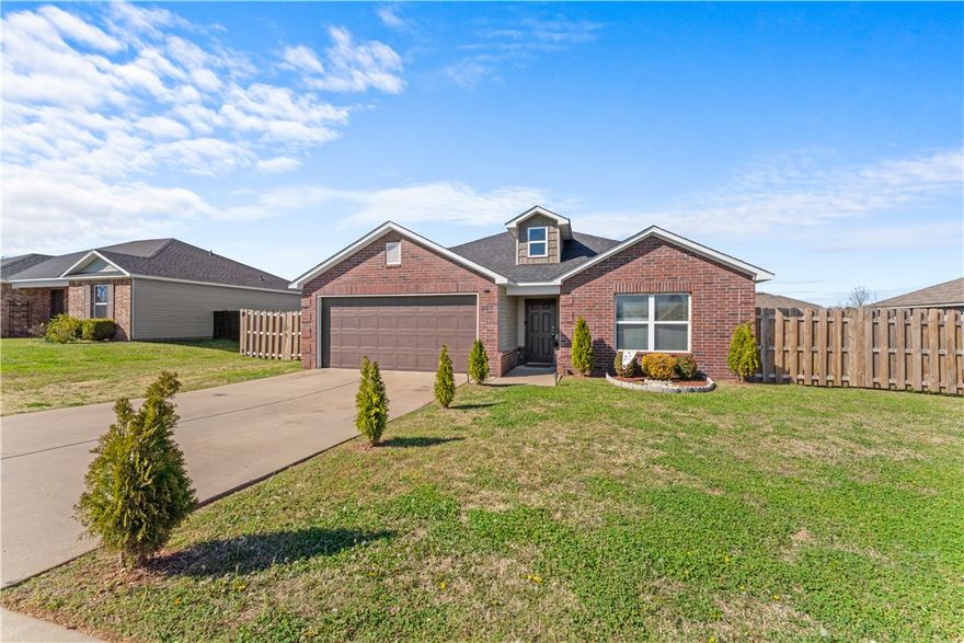 Welcome to this charming 3-bedroom, 2-bath home build2017 offering 1,422 sq ft of comfortable living in the Bentonville School District. Featuring a bright open floorplan, with seamless flow between the living, dining, and kitchen areas. Enjoy the convenience of being just a short 10-minute drive to Northwest Arkansas National Airport. This home is the perfect blend of comfort, location, and convenience!