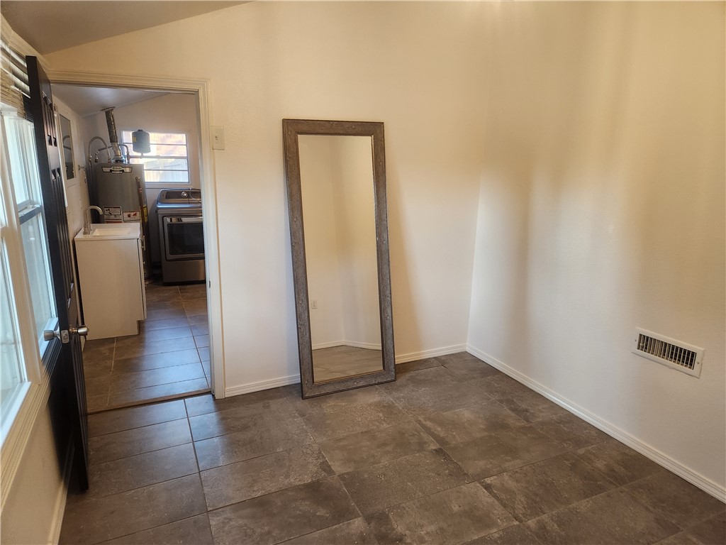 Jojos Corner - Residential