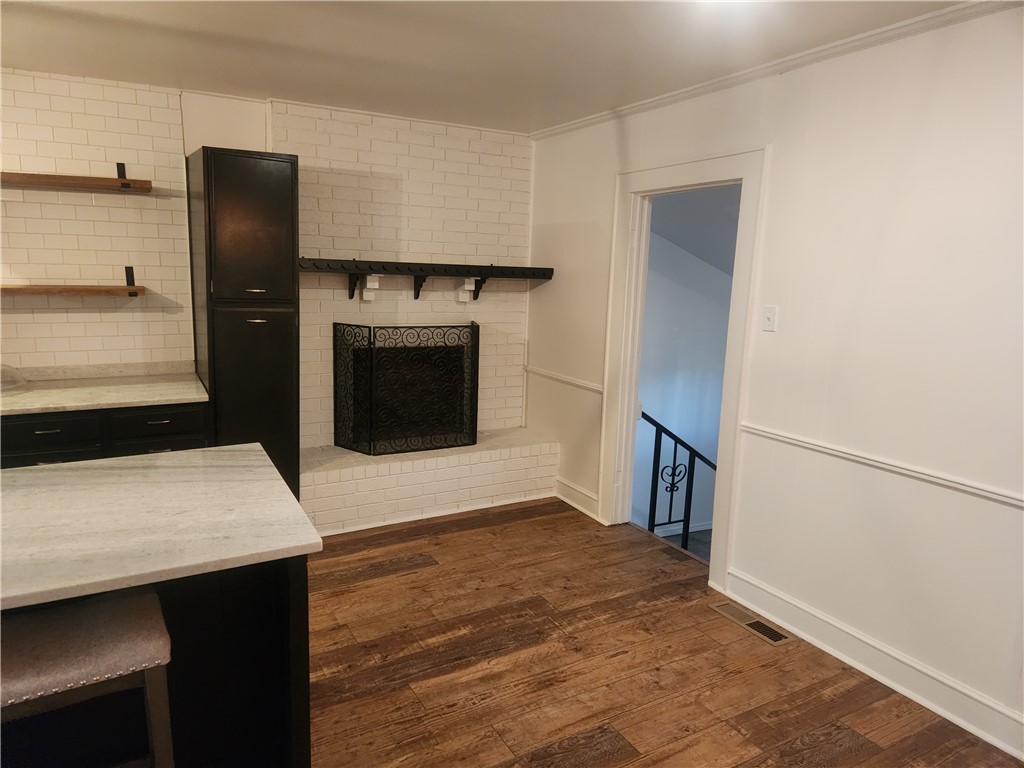 Jojos Corner - Residential