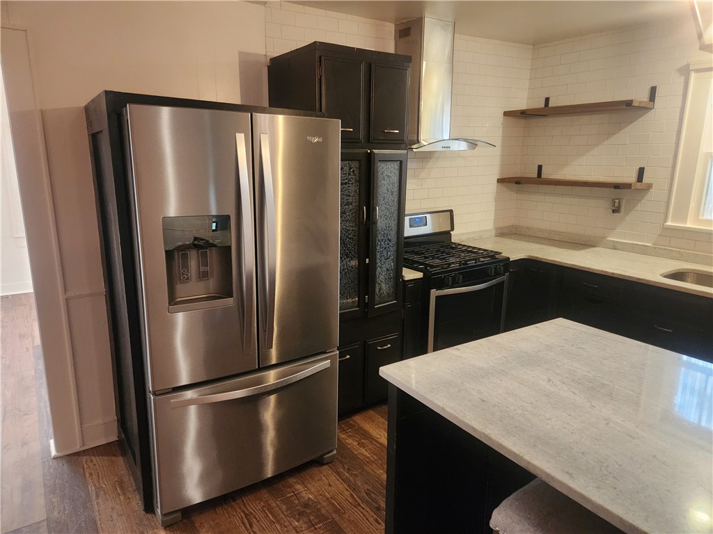 Jojos Corner - Residential