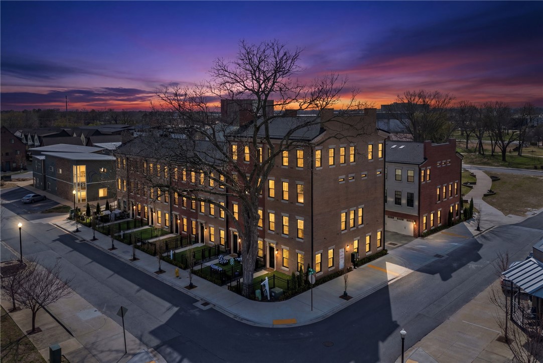 OAK ONE TOWNHOMES HORZ PROP REGIME-BENTO - Residential