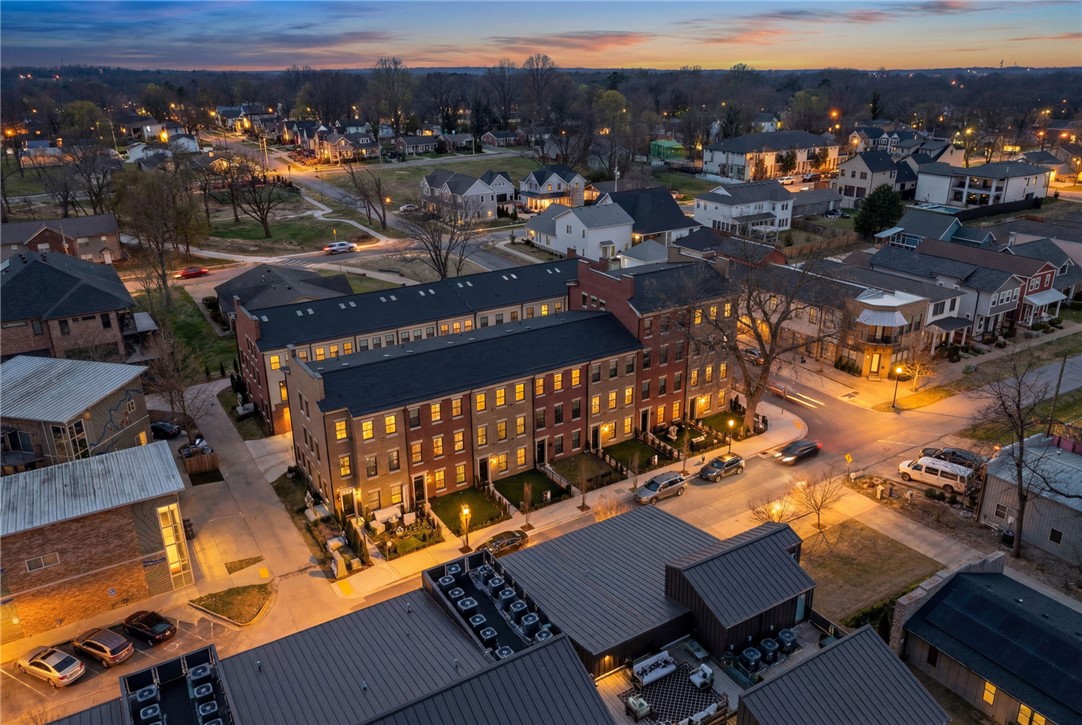 OAK ONE TOWNHOMES HORZ PROP REGIME-BENTO - Residential