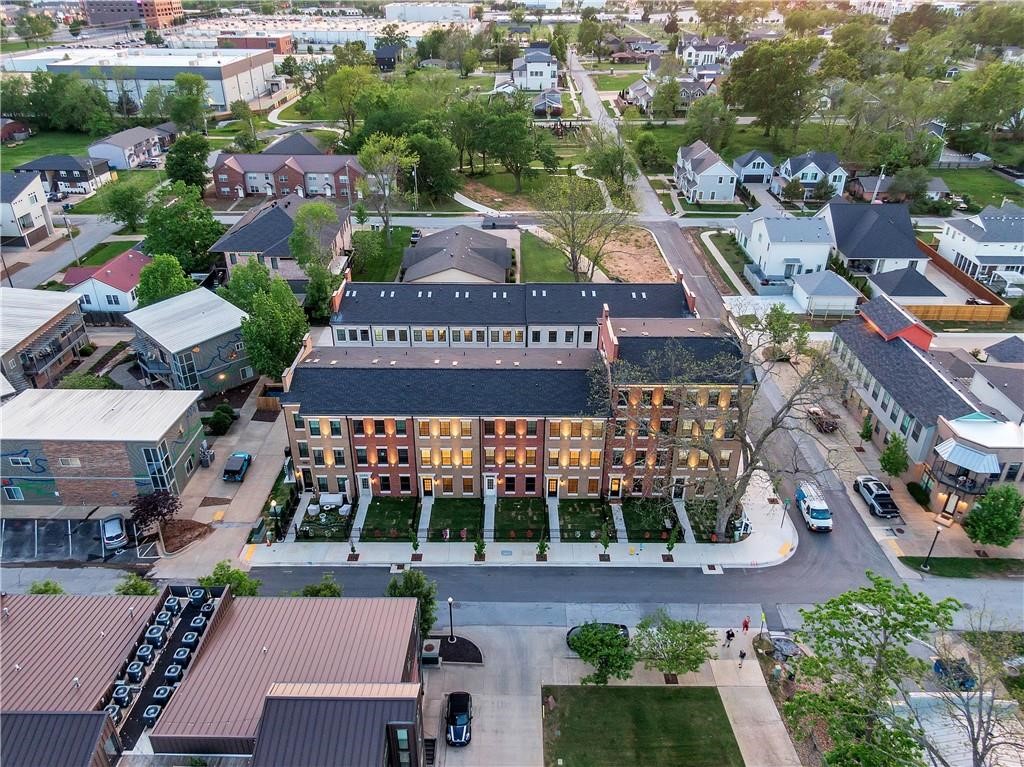 OAK ONE TOWNHOMES HORZ PROP REGIME-BENTO - Residential