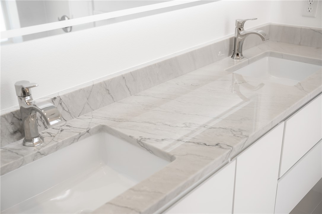 OAK ONE TOWNHOMES HORZ PROP REGIME-BENTO - Residential