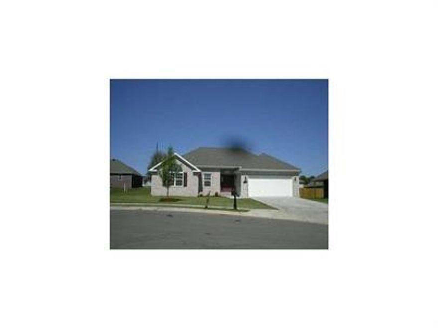 Excellent rental in the heart of Springdale and close to everything Springdale has to offer! This home has 3 bedrooms, 2 bathrooms with just over 1500 sq ft.  Plenty of amenities to include a 6 ft privacy fenced yard, a split floor plan and a gas log fireplace.  It is located on a dead end street with low traffic.  Applications are online at prestigenwa.com. Anyone 18 years and up will need to fill out a separate application. $40.00 App fee per applicant. Agent must show & email brokerage client info within 3 days of submitted application.