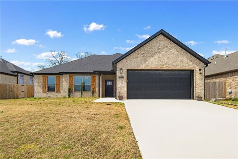 Photo of 680 Abigail Street, Bentonville, AR 72713 (MLS # 1340927)