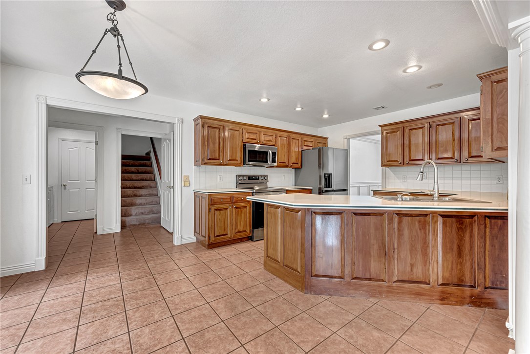 Whispering Timbers Ph 10 Rogers - Residential Lease