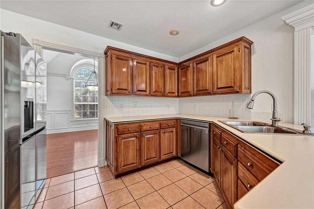 Whispering Timbers Ph 10 Rogers - Residential Lease