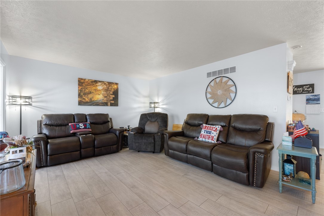 Lakeview Add Lake Bs Es - Residential