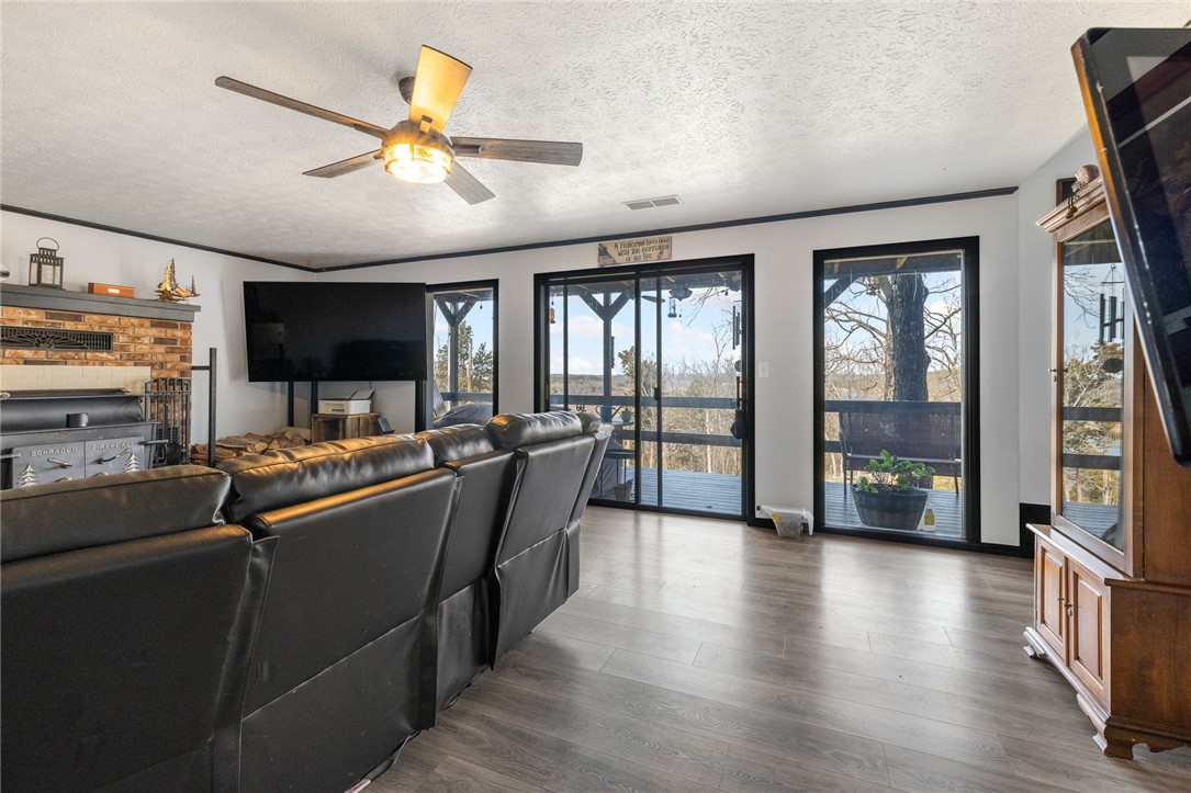 Lakeview Add Lake Bs Es - Residential