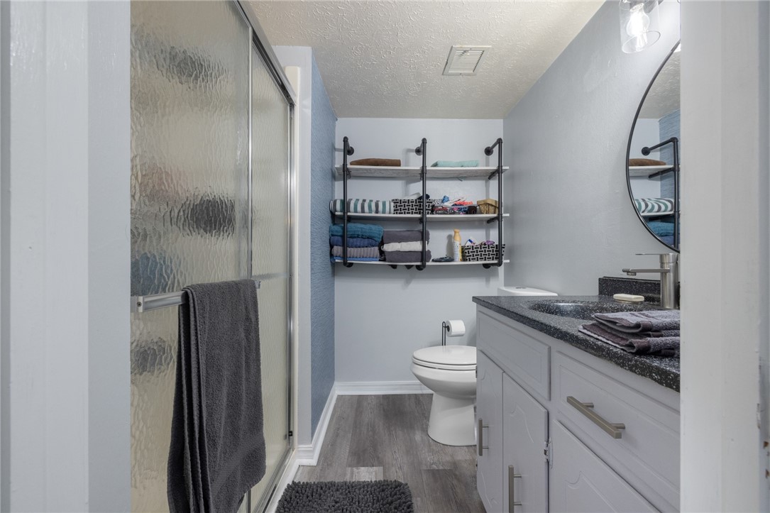 Lakeview Add Lake Bs Es - Residential