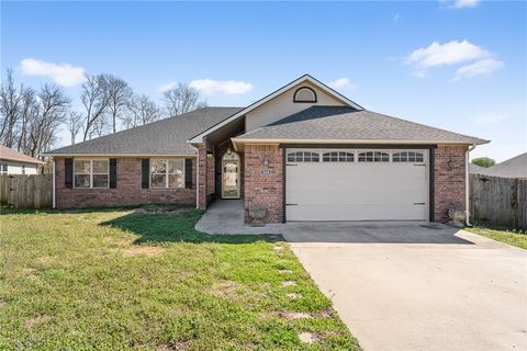 Photo of 506 Maci Court, Siloam Springs, AR 72761 (MLS # 1340860)