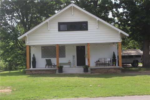 Photo of 1113 N College Street, Clarksville, AR 72830 (MLS # 1344673)