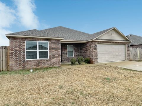 Photo of 812 W Tanner Avenue, Siloam Springs, AR 72761 (MLS # 1337638)