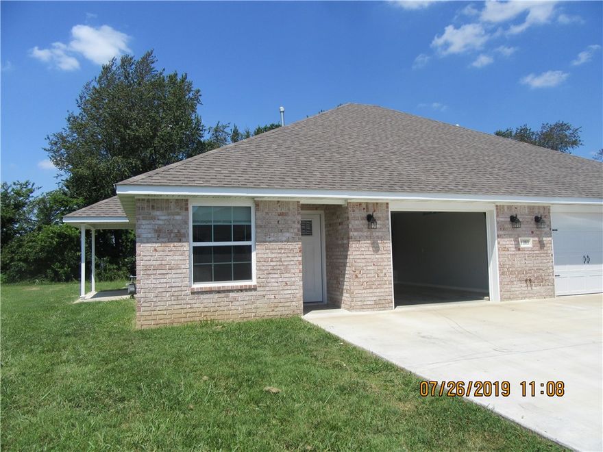 Very nice 3/2 duplex complete with Refrigerator, Washer & Dryer, Stove, Dishwasher and microwave.  No Carpeting.  Tile and Wood flooring.  Lawn care provided.