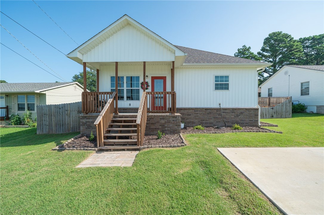 Just like new in Alma! This 3 bed /2 bath home was built in 2022 and is in immaculate condition. Open kitchen/ living/ dining. Kitchen has plenty of cabinets, stainless steel appliances, and the refrigerator conveys. LVP throughout the home except in master bedroom. No wasted space in this floor plan! Great view to the South from the front porch. Privacy fenced backyard with storage building. The Alma Lake Trail, city park, water park & fishing pier are only steps away.