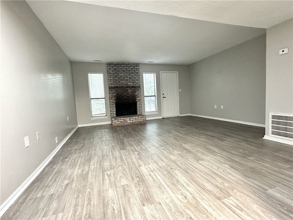 2101 N East Oaks Drive