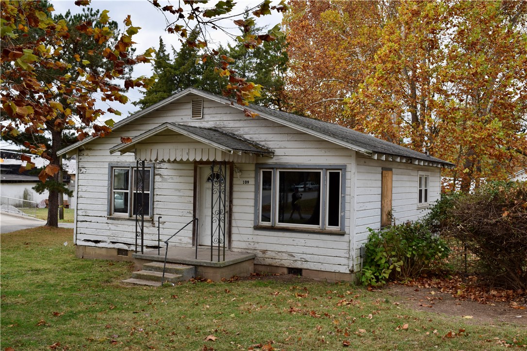 Investor special! Bring your ideas and your contractor. This property has tons of potential in a rapidly growing community in NWA.