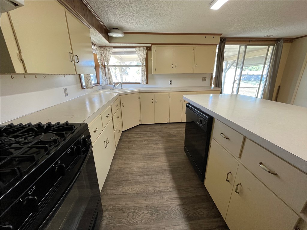 - - Residential Lease