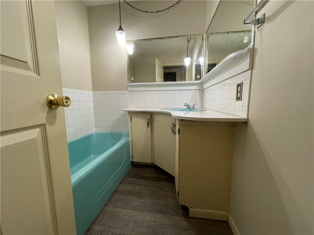 - - Residential Lease