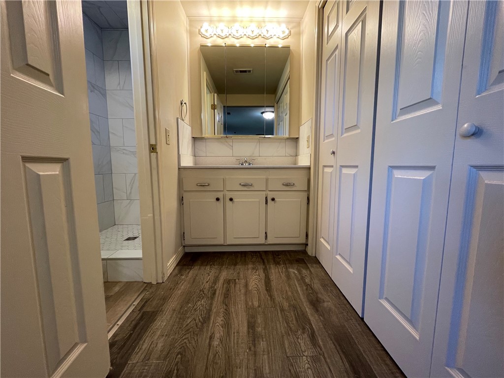 - - Residential Lease