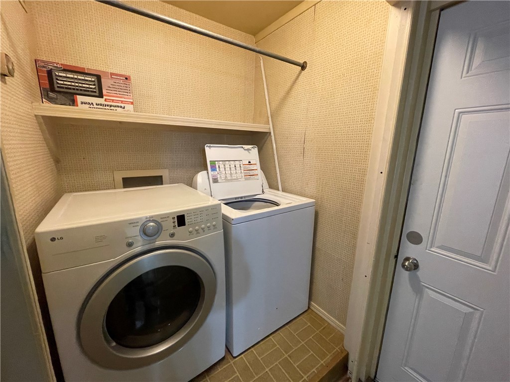 - - Residential Lease