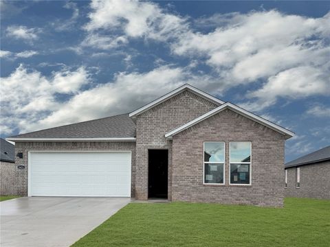 Photo of 2440 Max Avenue, Bentonville, AR 72713 (MLS # 1327419)