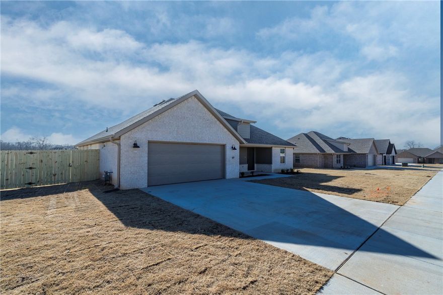 New Construction in the Heart of Farmington. Great split layout with 4 bedrooms and upgrades throughout. Kitchen has thick granite, stainless appliances including a gas range, tall cabinetry and a spacious island with barstool seating. Walking distance to Creekside Park. Home comes with Blinds, Gutters, a fully Sod Yard and a backyard fence.