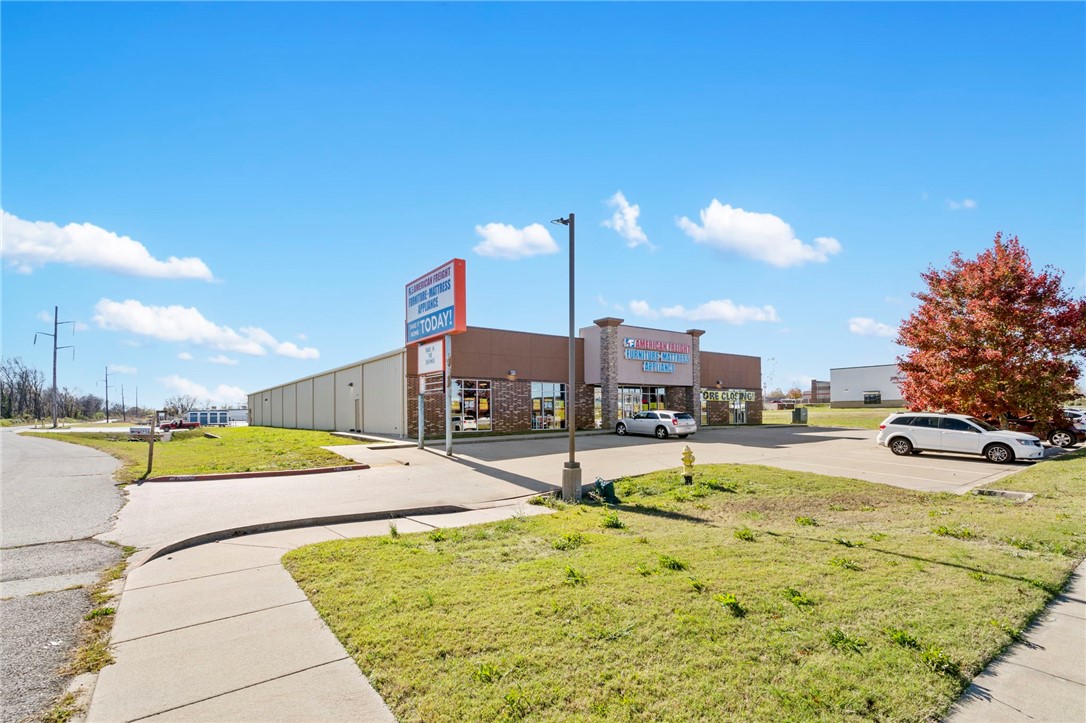 MUSIC GROUPS ADD-SILOAM SPRINGS - Commercial Lease