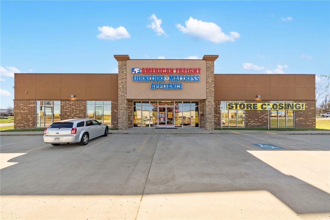 Prime +/- 23,500 retail building on +/- 1.48 acres available along HWY 412, boasting approx. 29,000
VPD. Situated near high-traffic national retails such as Starbucks, Jiffy Lube, Lowe's, Popeye's, and just
0.5 miles from Walmart Supercenter, this location ensures maximum visibility and convenience. This
property features 17 parking spaces, 1 drive-in door (8'x8'), 1 loading dock (8'x8'), a large showroom
floor, manager's office, and two private restrooms. Conveniently zoned C-2, and previously used as a
furniture store, this versatile property is ideal for retail, warehouse, or mixed-use businesses, offering
endless potential in a thriving commercial corridor. Don't miss this rare opportunity to secure a prime
location in a bustling area! Offered at $11 PSF on a Net Lease.