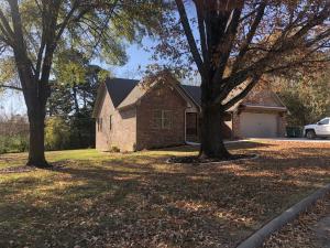 2503 Bradley Lane - Gorgeous fine quality home convenient to everything in Russellville. One level, 2,000 plus sq ft, 3 bedroom, 2.5 bath, mud room, laundry, pantry, huge master closet, ensuite bath, oversized tile shower, spa tub, no carpet, formal entry, open split floor plan, cathedral ceiling in living, 10 ft ceilings throughout, large covered back porch, big back yard, upgraded appliances, granite counters, professional landscaping. Less than a year old this home will be sure to please. $269,900 MLS# 20-