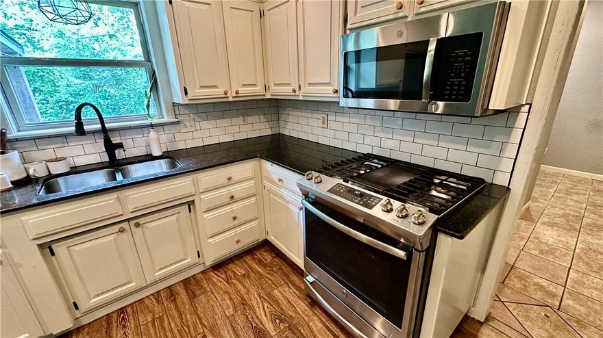 Great Opportunity in Springdale Arkansas
This 4-bedroom home is in a great location—close to schools, shopping centers, and the hospital. It features LED lights, a gas range, a large yard with a covered deck.   HVAC was replaced in 2019. Roof and deck replaced in 2021.  Plumbing fixtures  and windows were upgraded approximately 2 years ago.
The solar panels are a great addition to this home, offering upfront savings on energy costs
Don't miss your chance to own this home.  Shed convey with the property. 24 Hours Notice for appointment