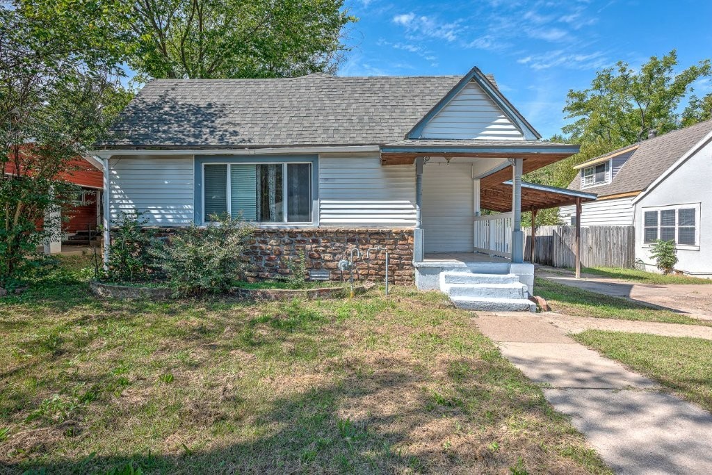 Investor's Dream. Perfect BRRR opportunity. This property is ideal for anyone looking to buy, rent, refinance and repeat. This single-story home offers three bedrooms and two full bathrooms. Enjoy the convenience of being just minutes from Siloam Springs Intermediate School with nearby access to downtown and Aquatic Center. Don't miss the opportunity to make this space your own, schedule your tour today.