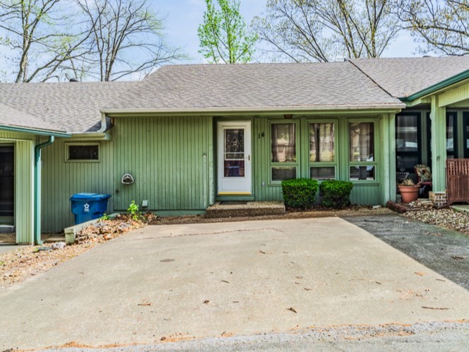 Looking for convenience, this townhouse is in the heart of Bella Vista, 1 ½ miles from Hwy 71. This 2 bedroom, 2 ½ bathroom townhouse is waiting for your touch. Plenty of space on the 1st floor with the main bedroom and bathroom, kitchen, dining, living area, and half bath. Then you have the lower level with a 2nd bedroom, full bathroom, laundry room, and a large bonus room. Fresh paint upstairs, dishwasher replaced 2022, mirror in the stairwell and refrigerator convey. This could be your new home or your home away from home, your weekend escape to golfing or mountain biking, or a possible Airbnb. Bella Vistaās amenities are at your fingertips in this townhouse and itās a quick trip to Bentonville and Rogers. Take a look and see what possibilities await you!