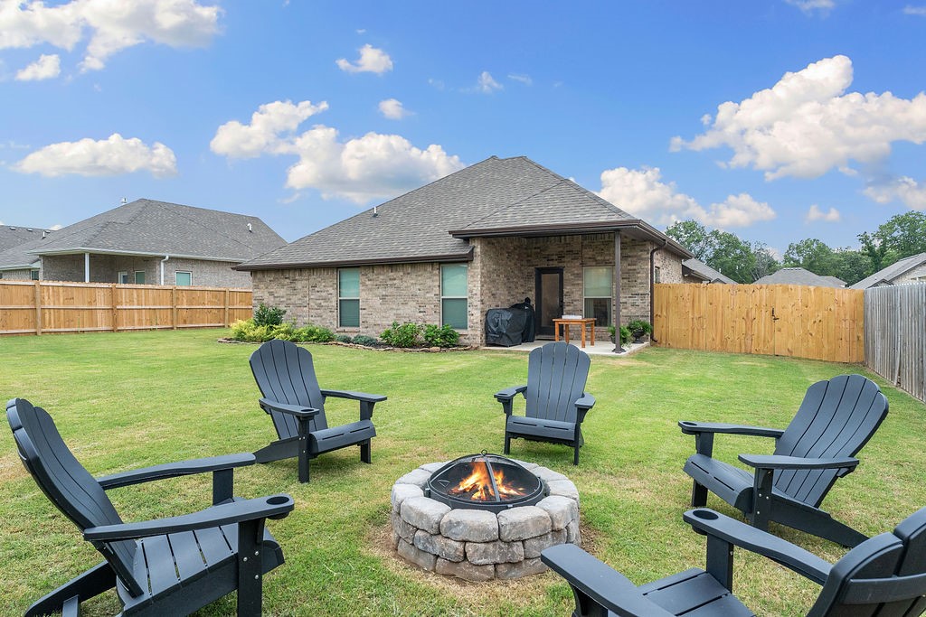 Charming home in the growing community of Pea Ridge! Located in the Avalon subdivision—the closest Pea Ridge neighborhood to Bentonville—you’re just 8 miles from Walmart HQ and the Bentonville Square. More interested in downtown Rogers or the bike trails of Bella Vista? This location has you covered because Pea Ridge is in the middle of all that NWA has to offer.
This well-maintained 3-bedroom, 2-bath home features an open, inviting layout with a spacious kitchen island, cozy corner fireplace, and dining area that form a cozy and convenient core of the home. The primary suite offers a large bedroom, dual-vanity bath, soaking tub, and separate shower. Outside, enjoy a fenced backyard and a 2-car garage for added convenience.
Opportunities at this price point with this clean of a home in NWA are becoming rare—don’t miss out! Ask for the virtual 3D tour or schedule your private showing today.