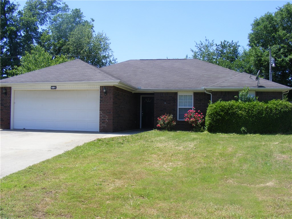 Very tidy, 3 bedroom home with a great layout. Spacious living room, utility room, master bedroom and bathroom and walk-in closet. Tray ceiling in the living room with a private back yard. Agent owned.