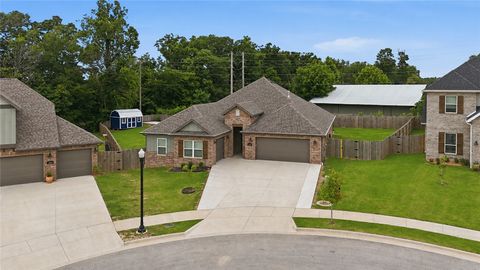 Photo of 3800 SW Pinecrest Drive, Bentonville, AR 72713 (MLS # 1354787)