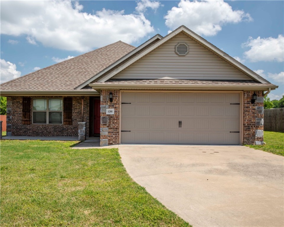 Better than new, well maintained & move-in ready! 3BR/2BA - 1,535 SF home in Battlefield Estates. Wood-look and traditional ceramic tile throughout, granite countertops, faux wood blinds, generous primary suite, and oversized garage. Close to schools, city park, dog park, and just 11 miles to I-49 and the University of Arkansas.